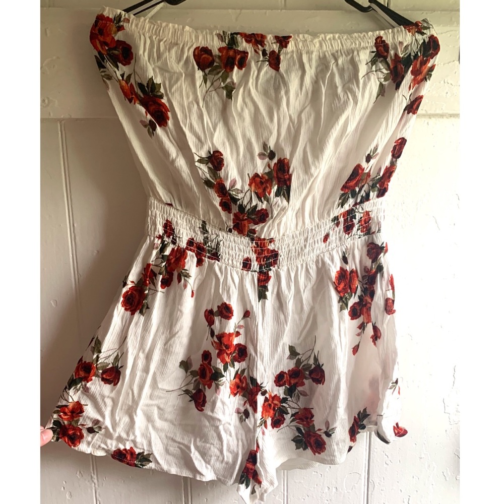 Fashion Nova Strapless White Floral Romper 🌹
